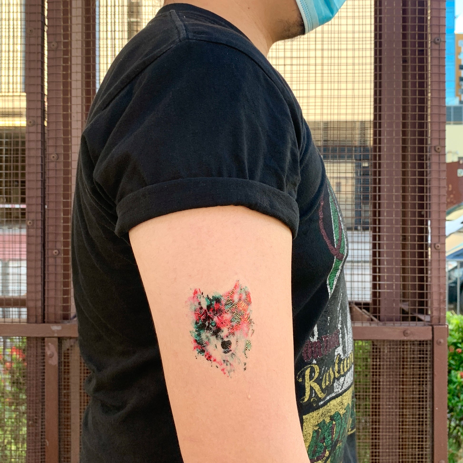 fake small wolf color for women animal temporary tattoo sticker design idea on upper arm