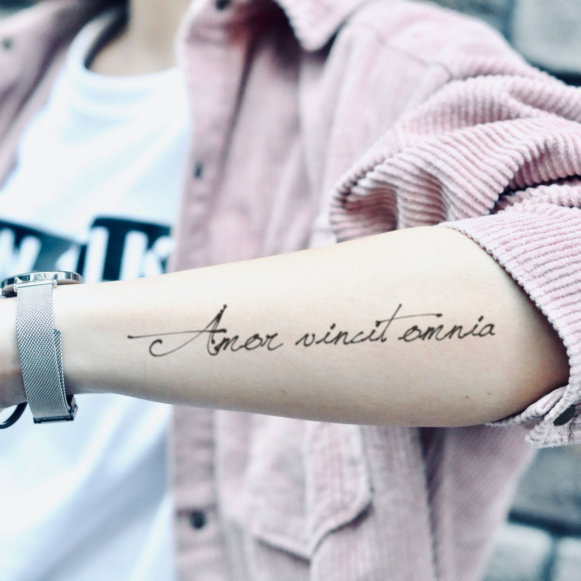 fake medium amor vincit omnia lettering temporary tattoo sticker design idea on forearm