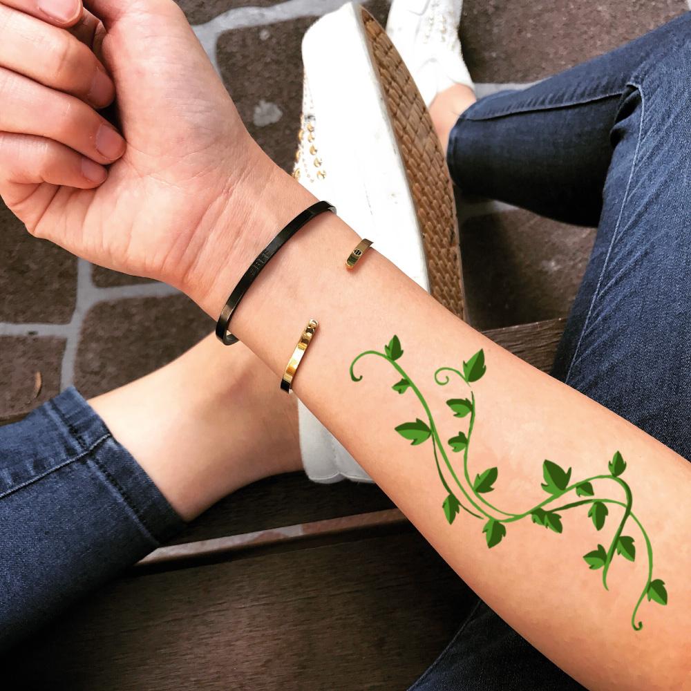 fake medium poison ivy vine efeu nature color temporary tattoo sticker design idea on forearm