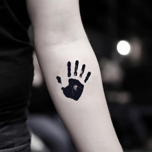 fake small baby hand handprint la eme minimalist temporary tattoo sticker design idea on inner arm