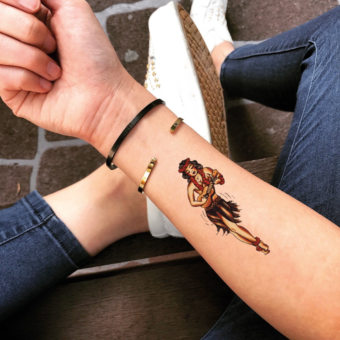 fake small hula girl color temporary tattoo sticker design idea on forearm