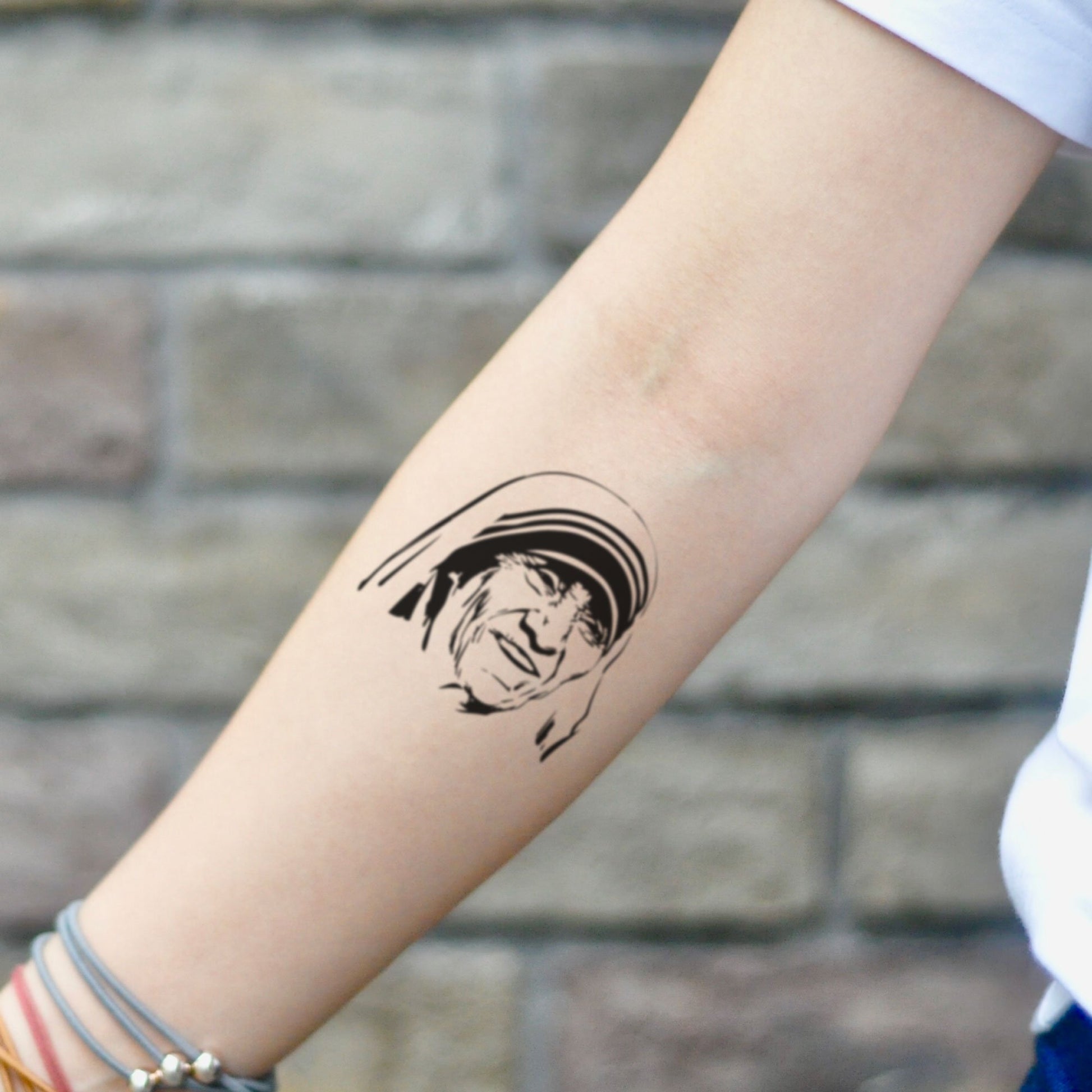 fake small mother teresa portrait temporary tattoo sticker design idea on inner arm