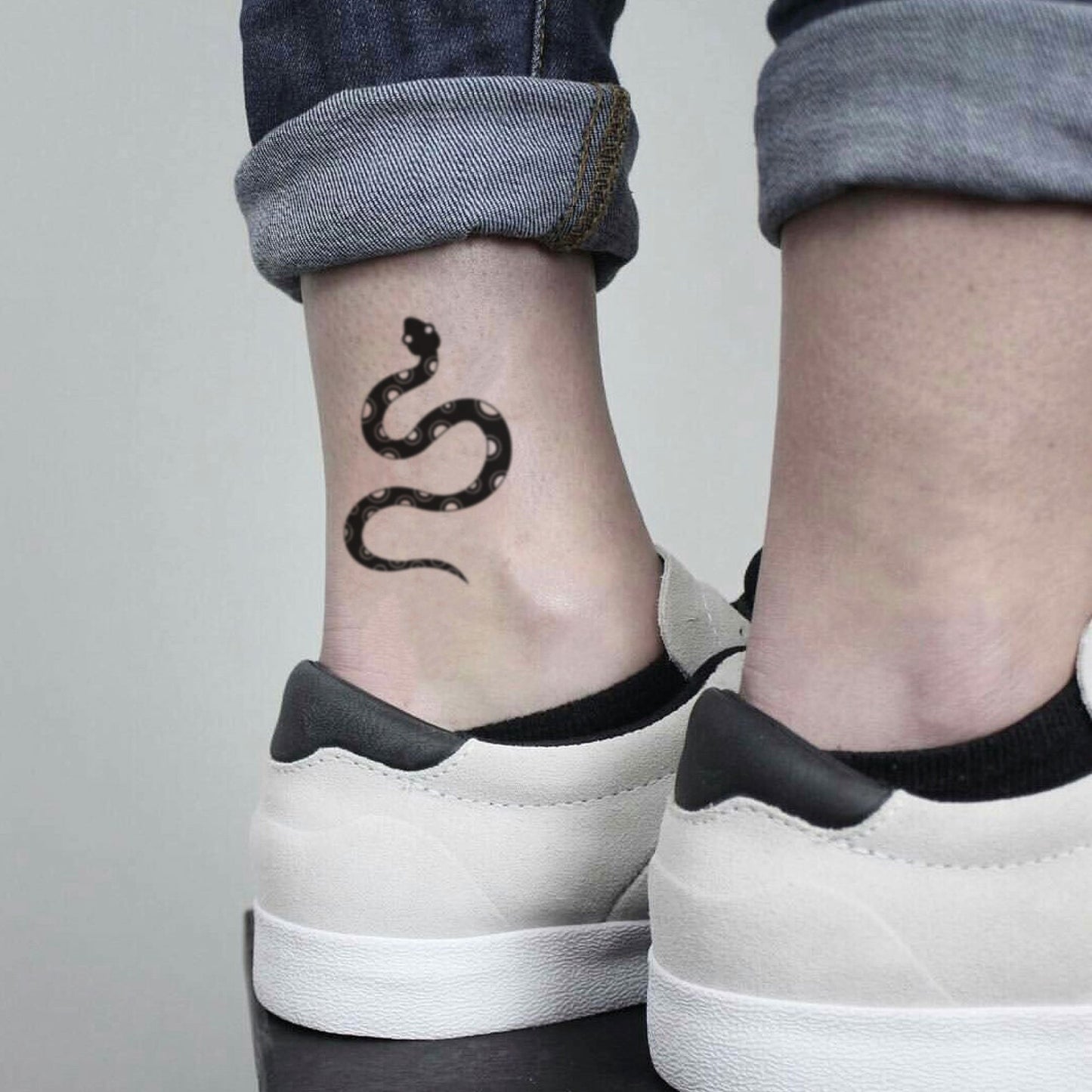 fake small snake foot animal temporary tattoo sticker design idea on ankle leg