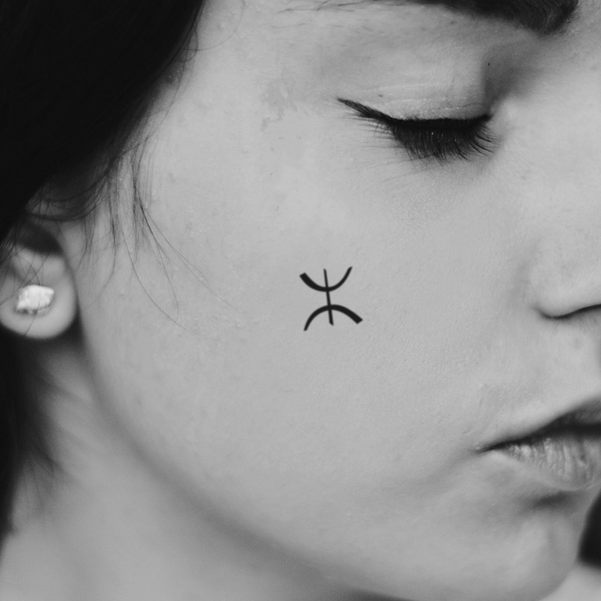 fake tiny amazigh berber minimalist temporary tattoo sticker design idea on face